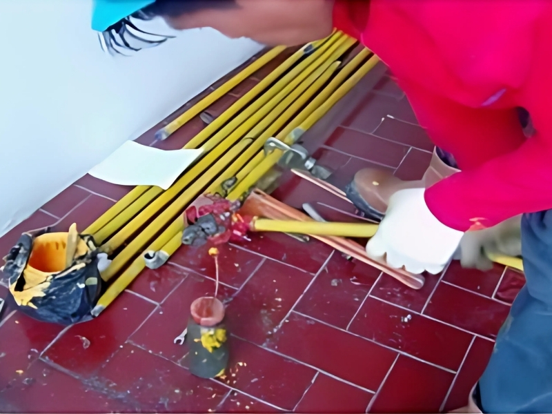 Proses Pemasangan Instalasi Pipa Gas Alam Rumah Tangga Jakarta