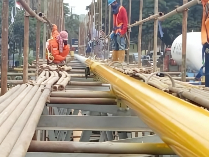 Proses Pengecatan Pekerjaan Relokasi Pipa dia. 6 inch di Bawah Jembatan Wika Bogor